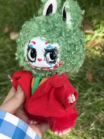 Inside the newly shown sealed blind box resides a fresh surprise: the second-generation handcrafted clown vinyl doll - Image 3