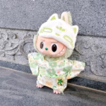 Doll clothes for Labubu Idol Doll plushies measuring 15–17 cm. Comes with a kimono skirt, eye mask, and fits V1, V2, V3. Two-pack perfect for decoration or gifting - Image 3