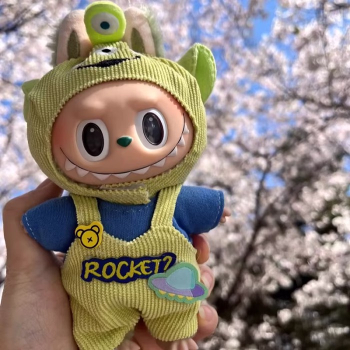 The New Sullivan Alien Outfit is now available! A cosmic-themed, bespoke 17cm ensemble designed just for your V1 and V2 Labubu dolls - Image 5