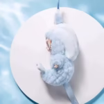 Sweetened by the bubble magic of the carousel, the limited-edition Fish Tail Lion Vinyl Doll is the star of the new LABUBU travel: a little carnival in plush form - Image 4