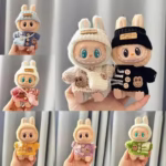 This cute little Bear Label Scarf and Hat Set makes any 17cm plush doll party-ready, and it’s the perfect finishing touch for displays - Image 3