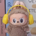Made for 10cm face figures and 17cm Labubu friends, these tiny headphones take any doll’s style to the next level
