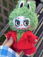 Inside the newly shown sealed blind box resides a fresh surprise: the second-generation handcrafted clown vinyl doll - Image 4