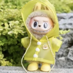 The 15/17cm Labubu V1/2/3 Raincoat Hoodie set is the ultimate snuggle-meets-stylish outfit your tiny besties need! These Labubu-branded raincoat hoodies - Image 2