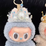 Crafted from lightweight, sturdy material, the retro crown hugs your Labubu’s head without weighing down the plush or leaving marks - Image 5