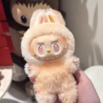 Turn up the excitement with the MONSTERS High Energy Ahead Surprise Box, featuring the newest vinyl plush toys and a matching pendant blind-box gift - Image 3